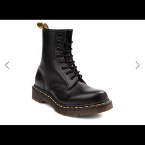 Women’s Dr. Martens 1460 8 eye boot black